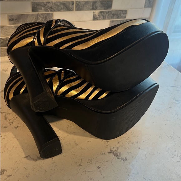 T.U.K Gold Zebra stripe heels Size 7 - Picture 8 of 10